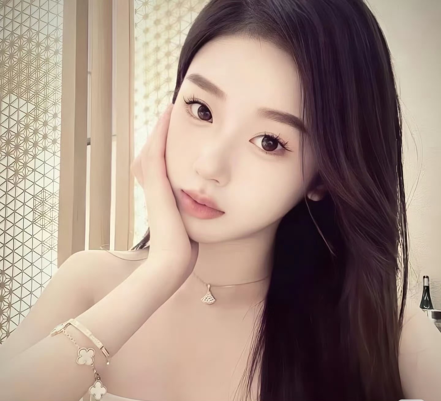 北京伴游女生梁咏琪的资料